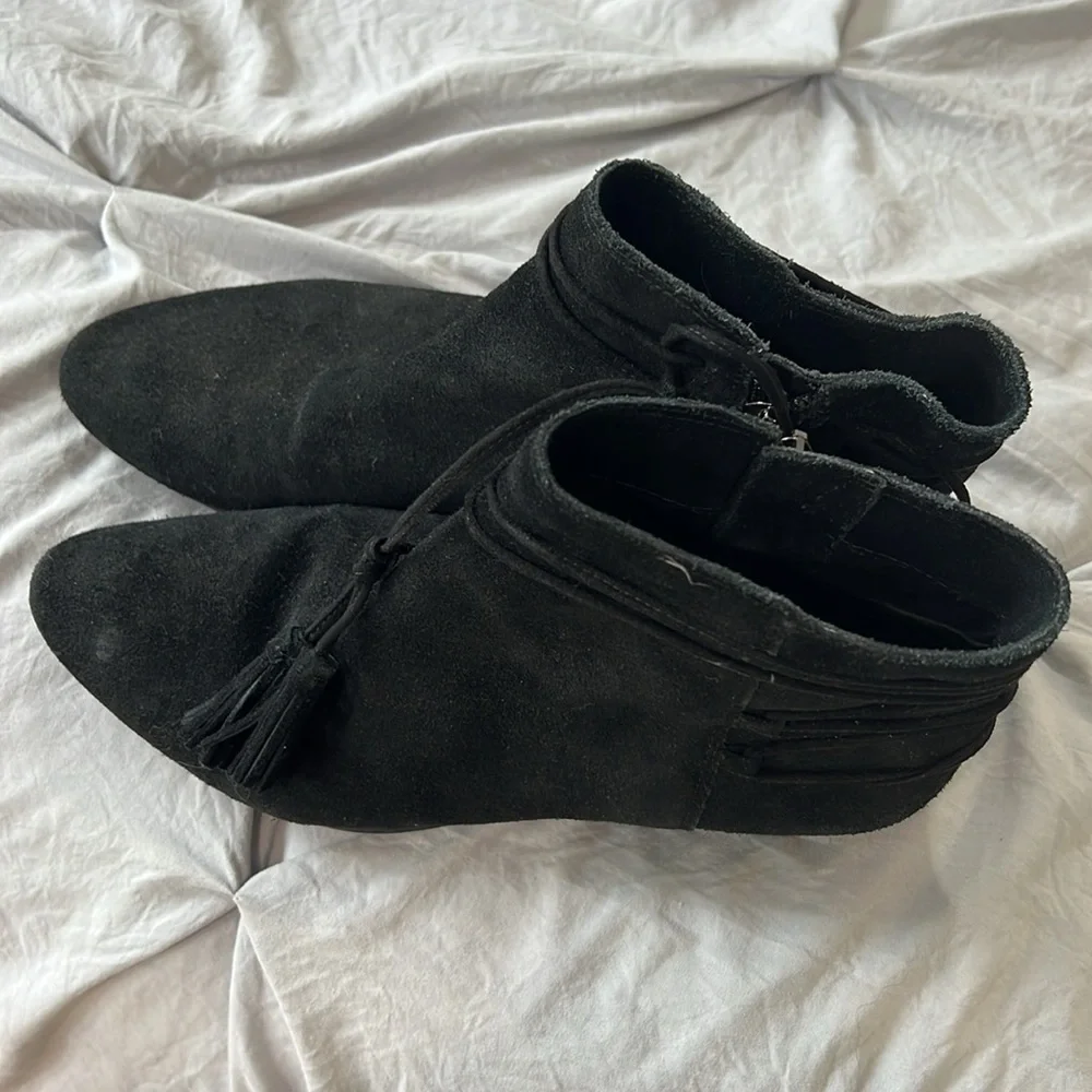 Vince Camuto Boots Womens Size 8:5 Black Ankle suede side zip
